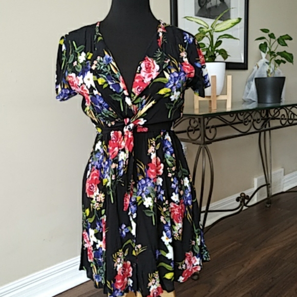 COPY - SWELL Button down Tie Front Floral Dress 6 - Picture 2 of 7
